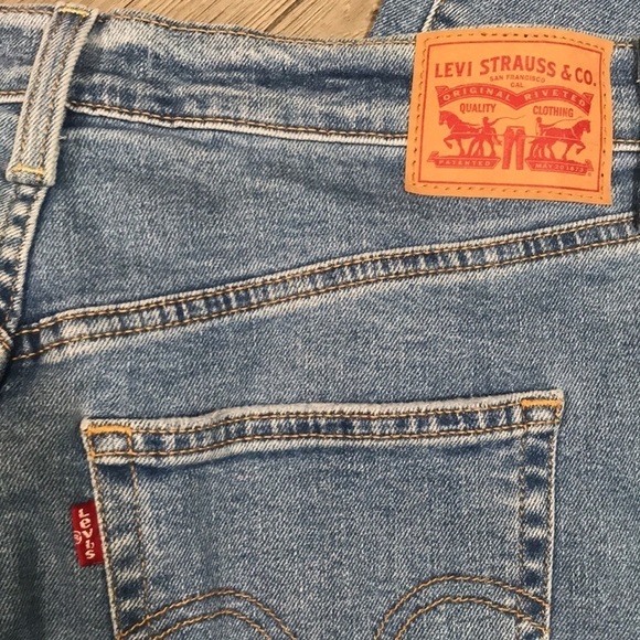 Levi’s size 32 Ribcage Straight Ankle Button Fly Fray Hem Light Wash Jeans - Picture 7 of 15